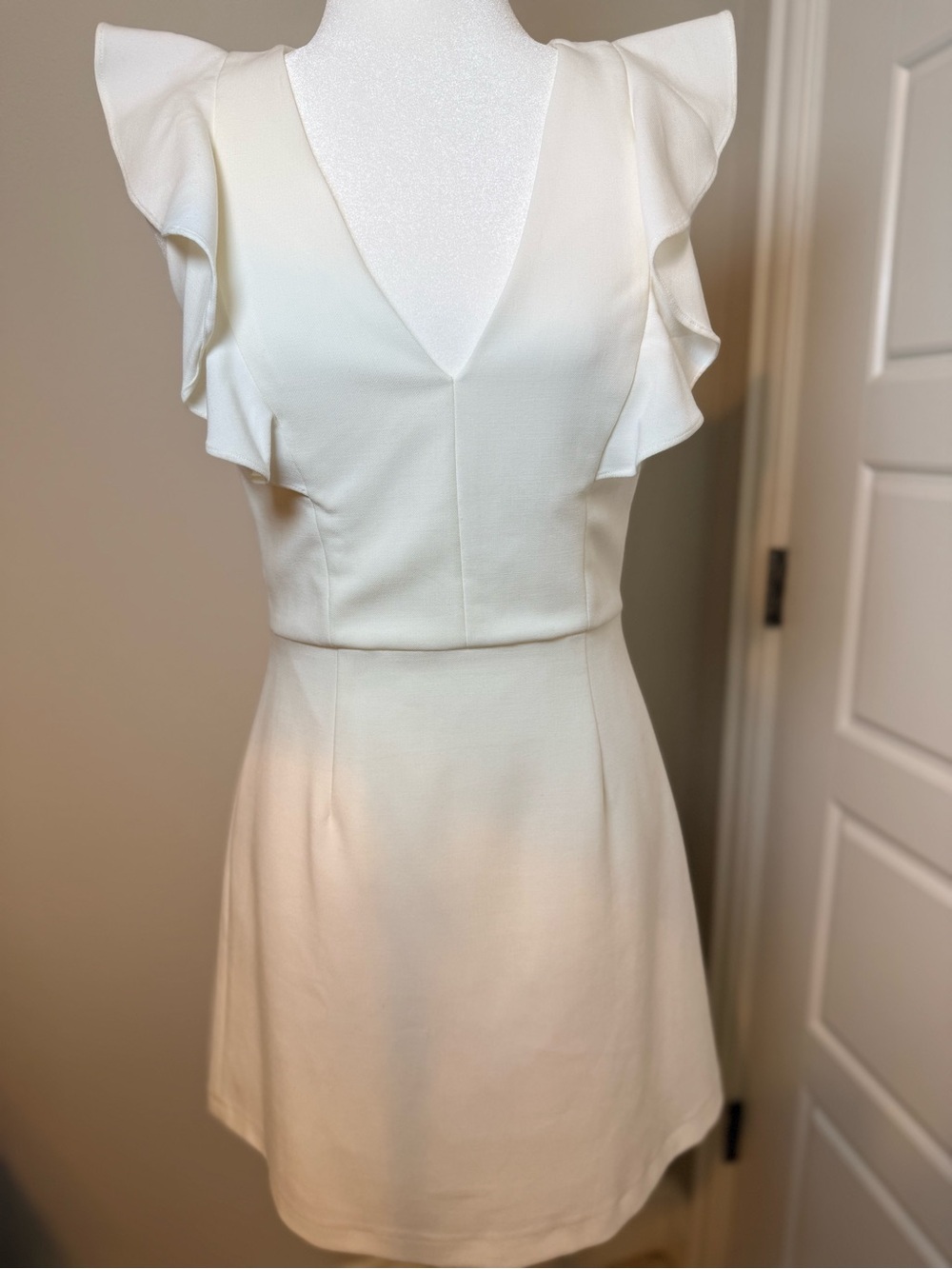 French Connection size 6 Elegant White V-Neck Flutter Sleeve Dress